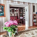 Divna Pani Luxury Gallery Отель 5*