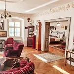 Divna Pani Luxury Gallery Отель 5*