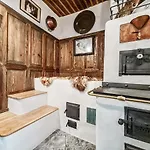 Divna Pani Luxury Gallery Отель 5*
