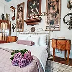 Divna Pani Luxury Gallery Отель 5*