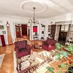 Divna Pani Luxury Gallery Отель 5*