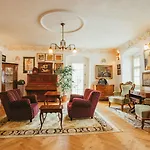 Отель Divna Pani Luxury Gallery