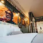 Divna Pani Luxury Gallery Банска-Штьявница