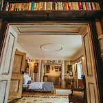Отель Divna Pani Luxury Gallery