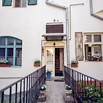 Divna Pani Luxury Gallery Отель