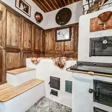 Divna Pani Luxury Gallery Hotel 5*