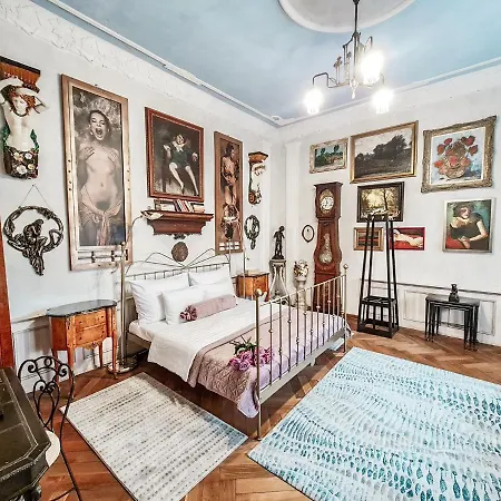 Divná Pani Luxury Gallery Banská Štiavnica