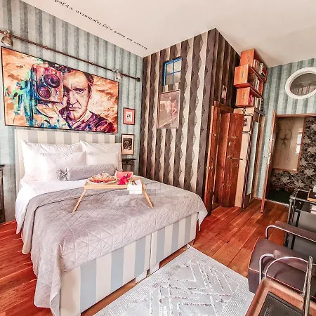 Divna Pani Luxury Gallery Hotel