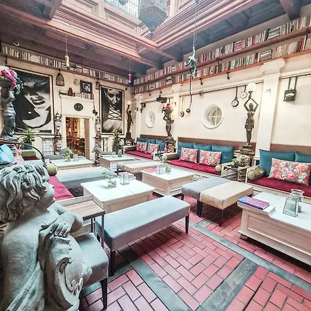 Hotel Divná Pani Luxury Gallery 5*