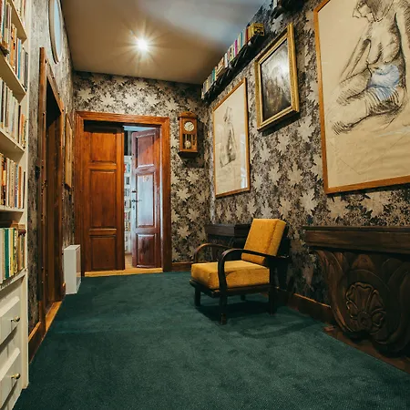 ホテル Divna Pani Luxury Gallery 5*