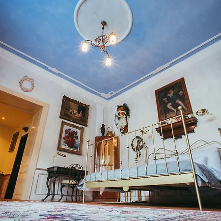 Divna Pani Luxury Gallery Hotel