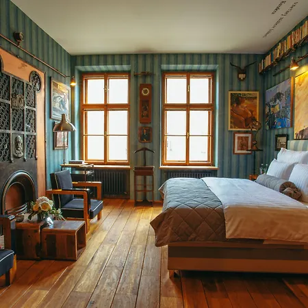 Divna Pani Luxury Gallery Hotel