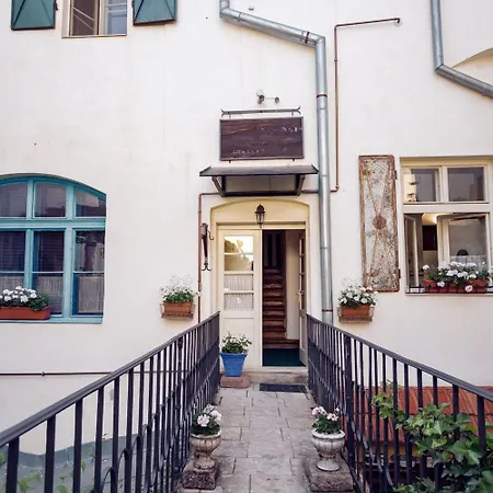 Divna Pani Luxury Gallery Szálloda